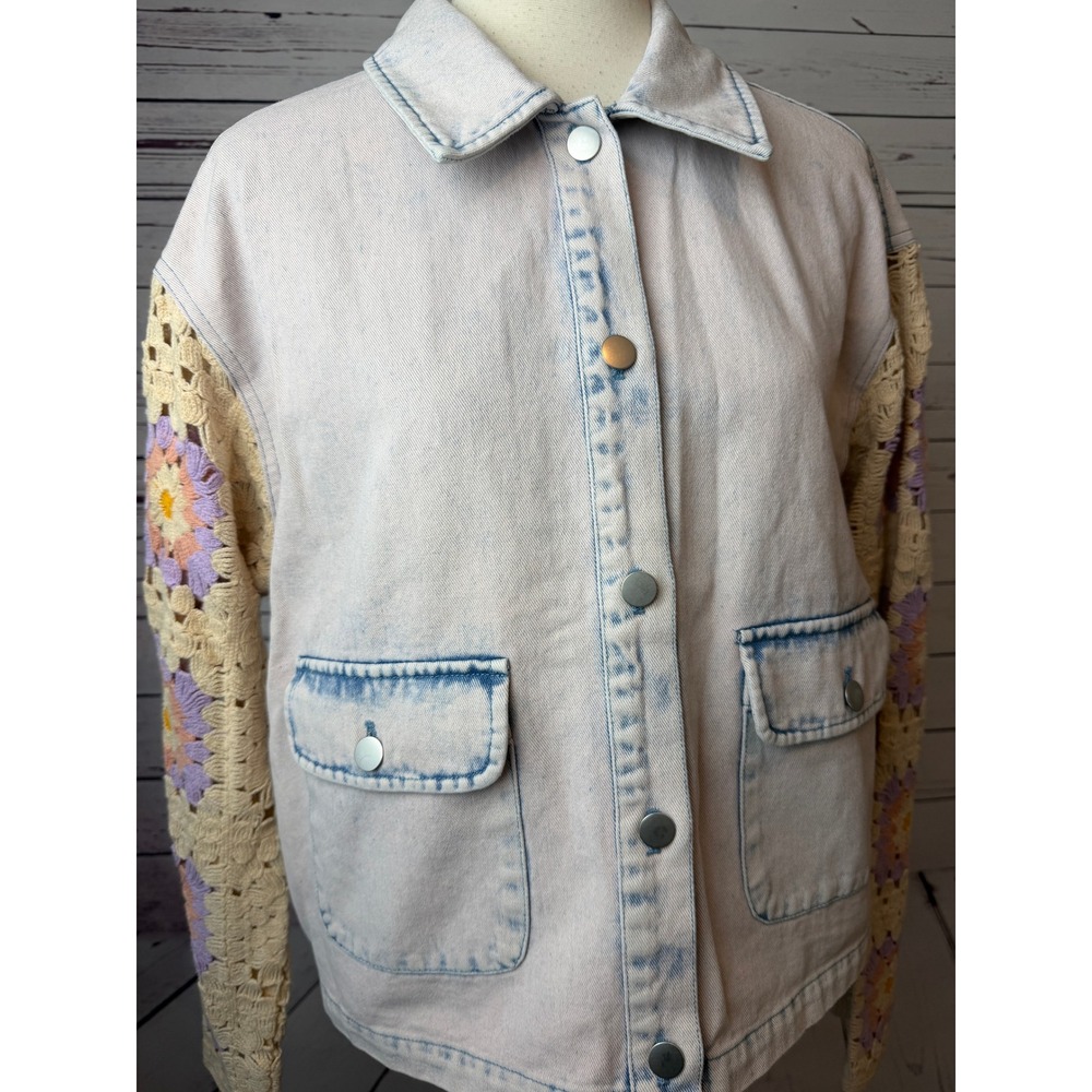 Mystree Crochet Sleeve Denim Jacket Medium Light Wash Floral Granny Square Boho - Picture 13 of 13